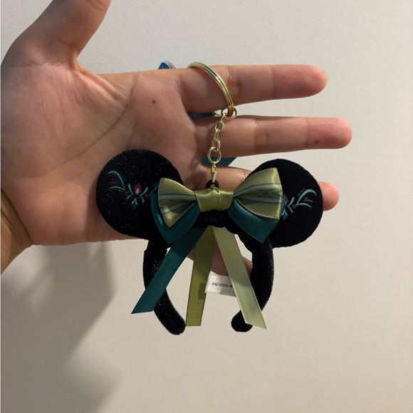 NWT Tokyo disney ana frozen keychain Mickey ears  Japan exclusive - Picture 4 of 4